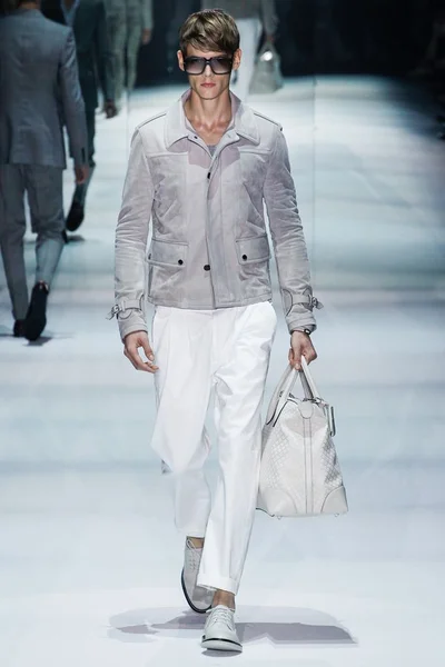 Look 15